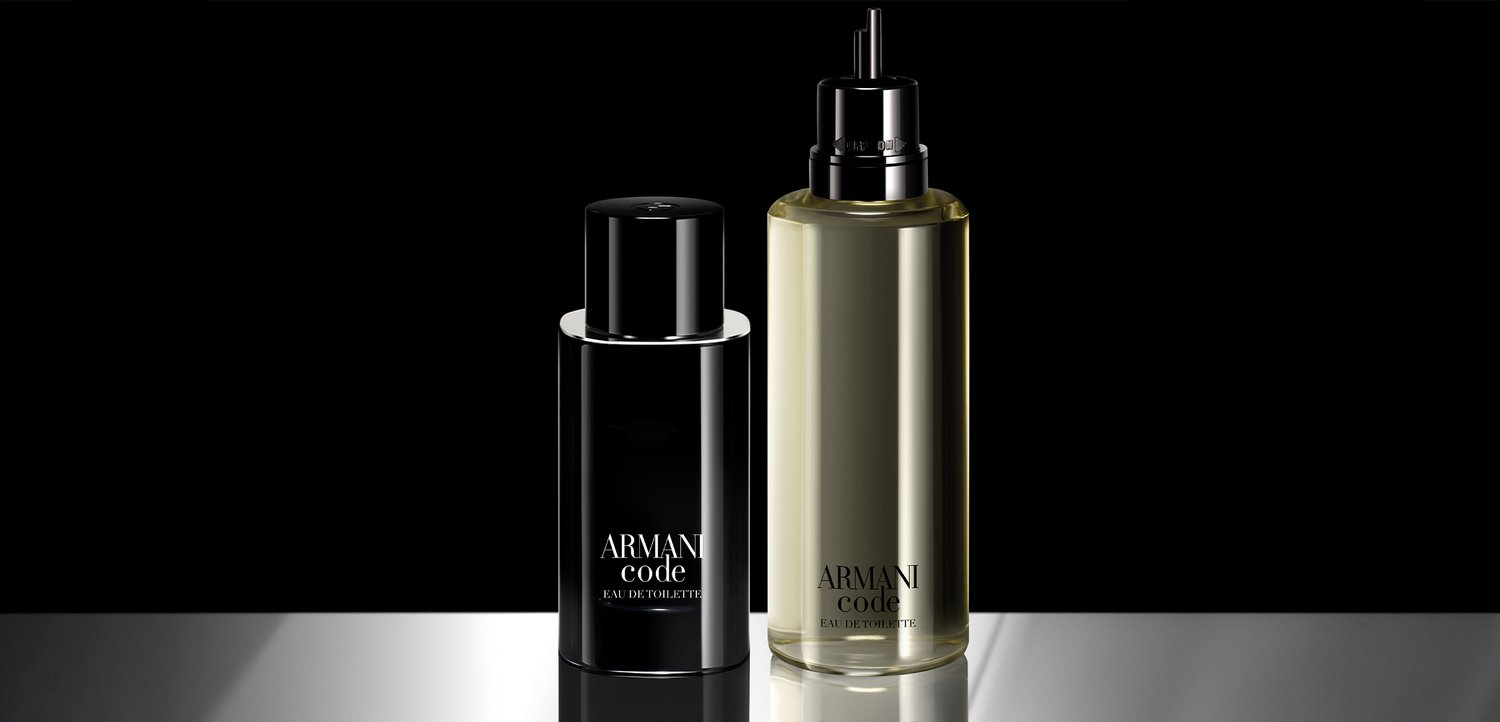 Deux flacons d'Armani Code Eau de Toilette côte à côte, un noir avec un bouchon et un transparent avec un distributeur à pompe.