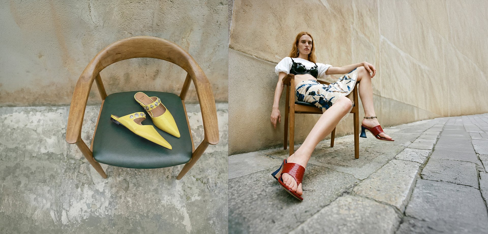 Chaussures jaunes pointues sur une chaise en bois à côté d'une femme en sandales rouges à talons assise contre un mur beige sur un pavé en pierre.