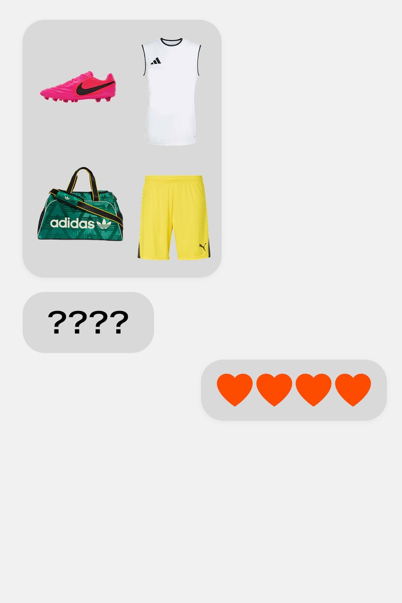 Crampon de football Nike rose vif, débardeur blanc Adidas, sac de sport vert Adidas et short jaune Puma sur fond gris.