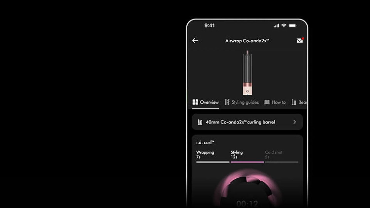 Smartphone scherm toont een haarstylingsapp met details over een 40mm krultang en 2x krulvat, inclusief timing voor wikkelen, stylen en koude lucht.