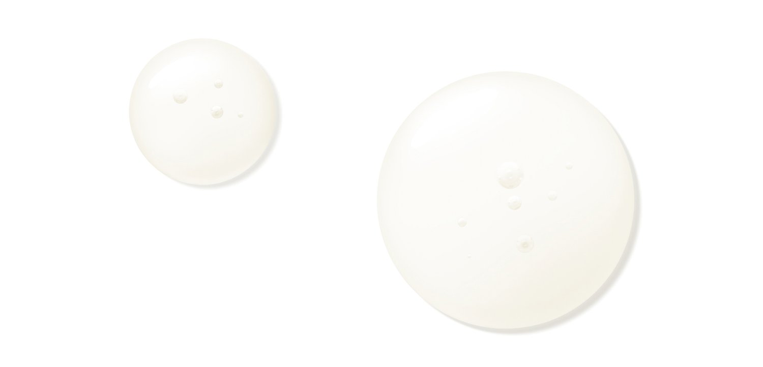 Deux bulles translucides en gel de couleur blanche avec une surface lisse, l'une plus grande que l'autre, présentant quelques minuscules bulles d'air à la surface.