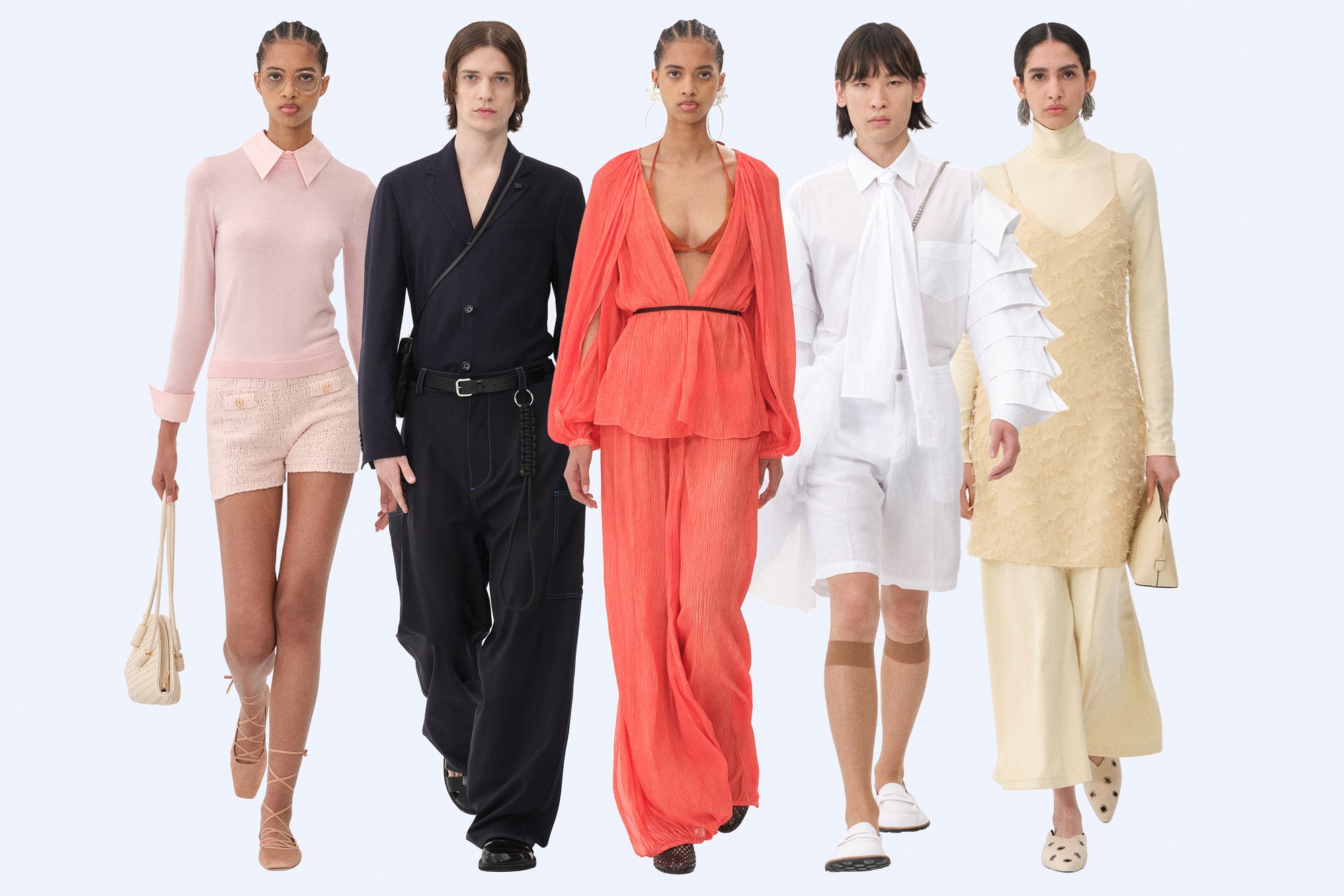 Cinco modelos caminan juntos, mostrando estilos de moda diversos: casual, elegante, colores vibrantes y texturas únicas sobre un fondo claro.