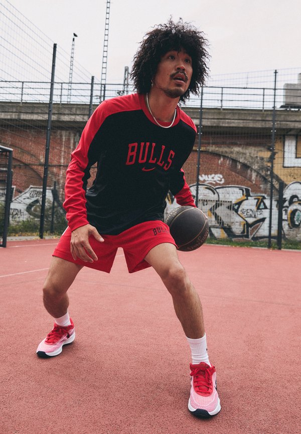 Nike Performance G.T. HUSTLE ACADEMY Basketball shoes university