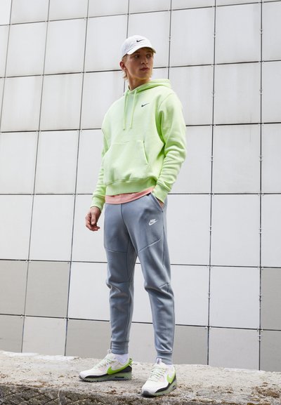 nike essential cap