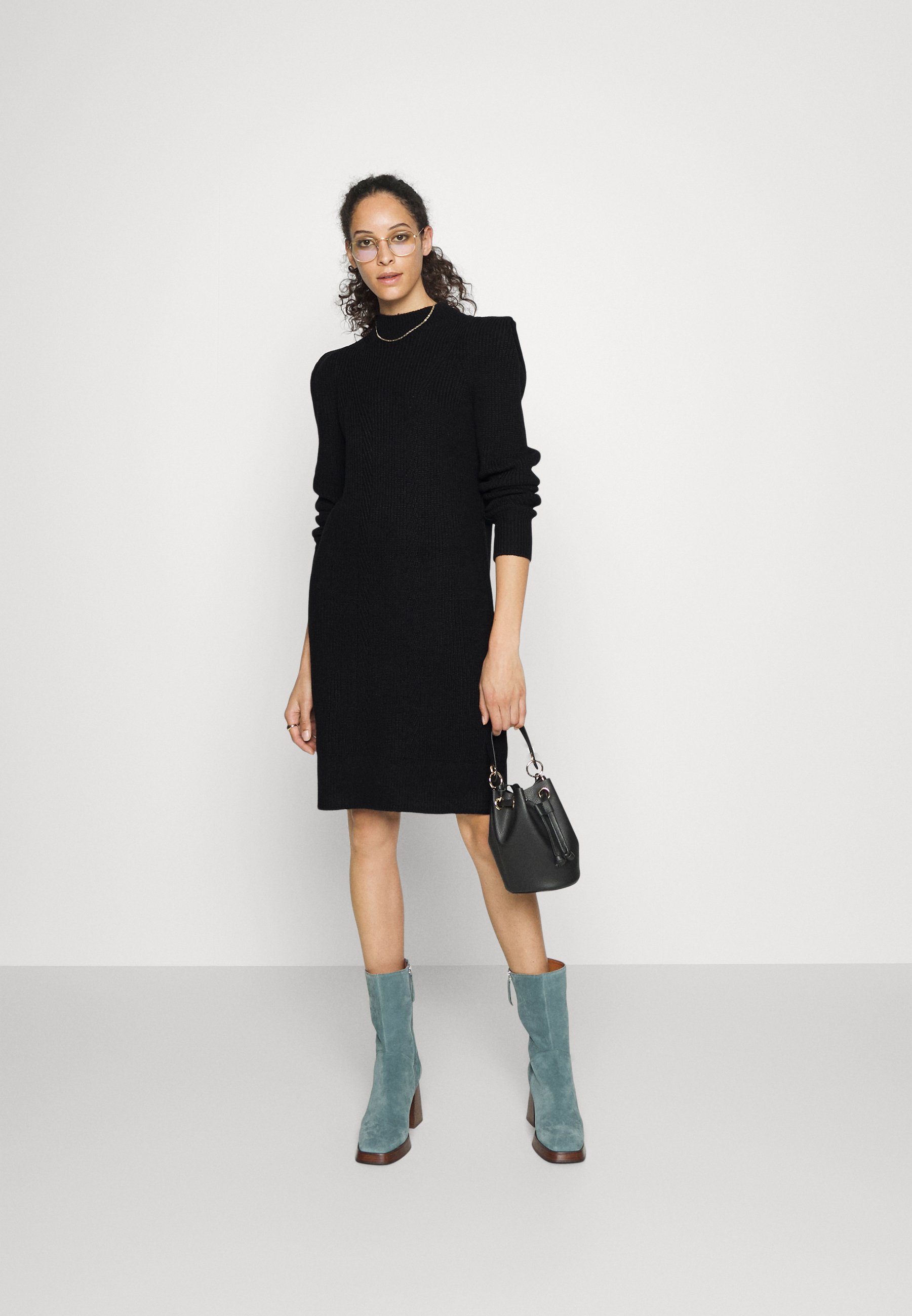 VERO MODA Damenkleid – Figurbetont, Rippstrick, über Knie – Elegant & Einfach