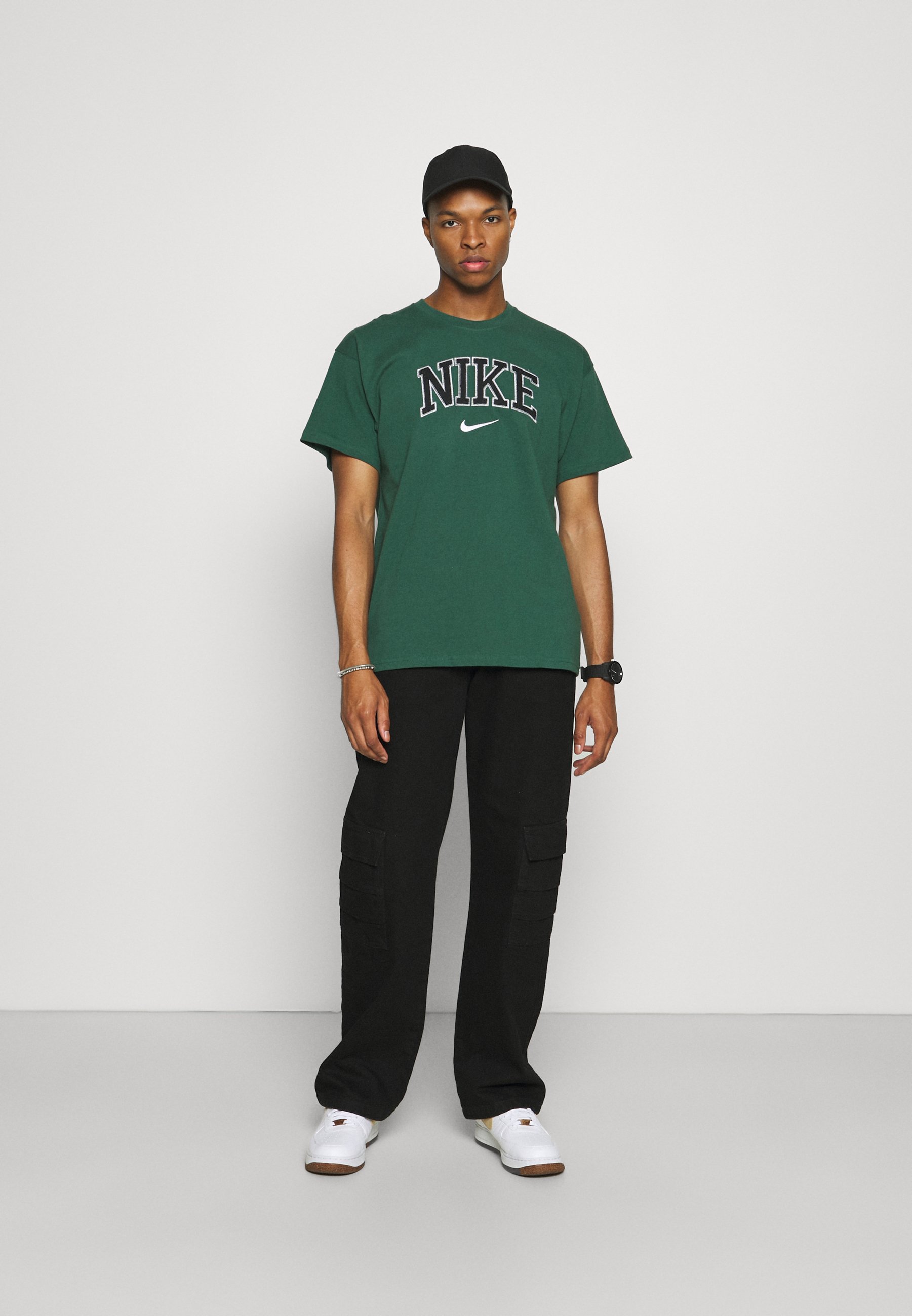 Nike Sportswear RETRO TEE - T-shirt print - grey heather/Donkergeel -  Zalando.nl