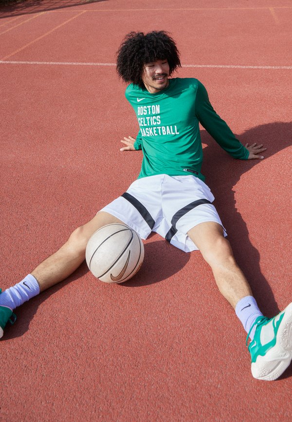 Nike Performance GIANNIS IMMORTALITY 3 UNISEX Basketball shoes fossil stone/celestial gold