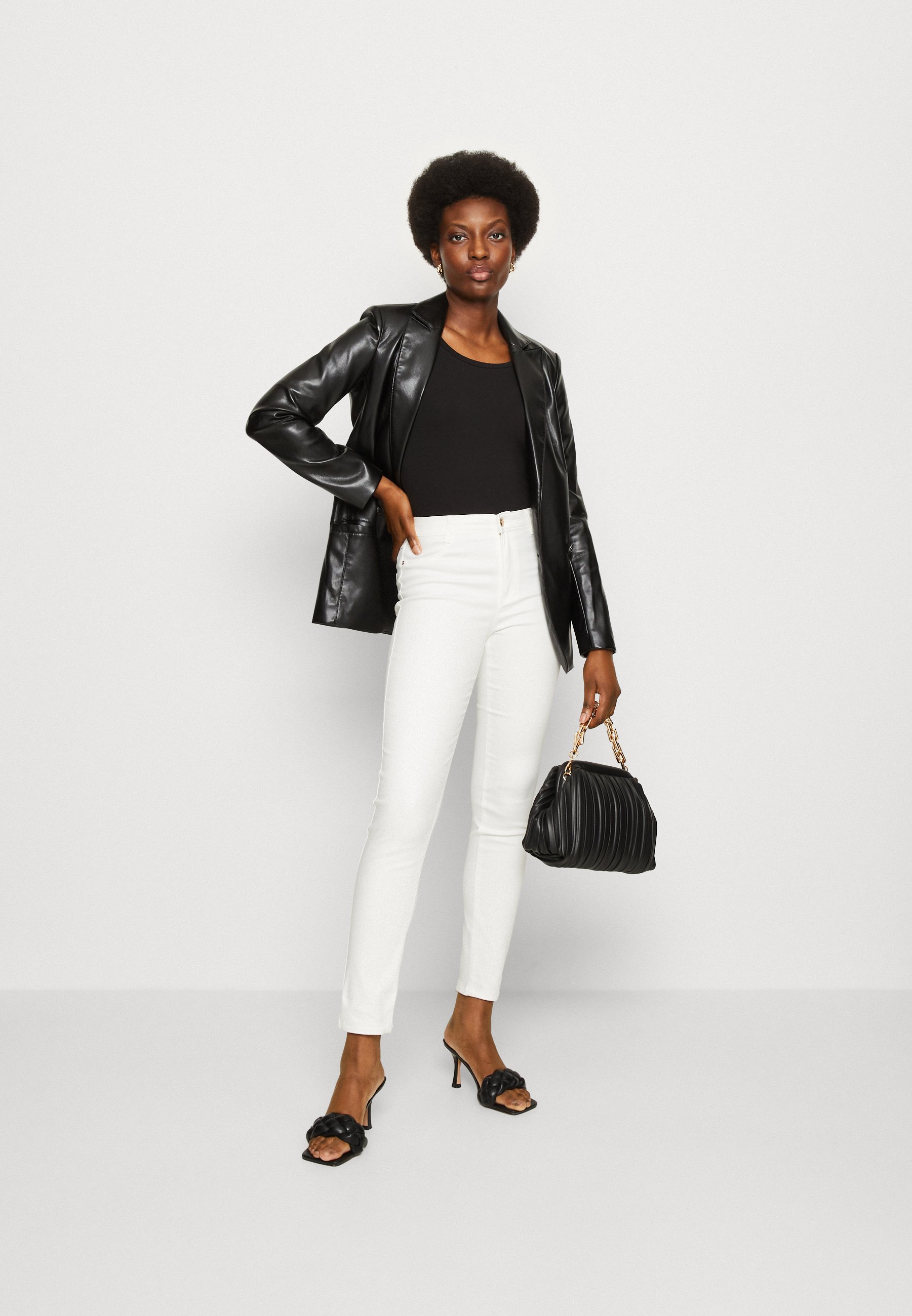 Sac Seau Pepe Jeans Ivy Cluster - Bandoulière Réglable, Fermeture Cordon, Poche Intérieure Zippée - Noir Polyuréthane