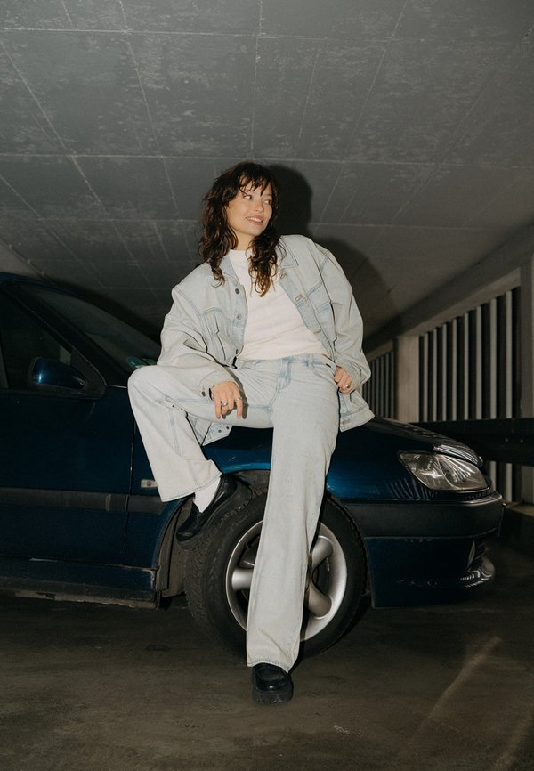Judee Low Waist Loose Jeans | Hellblau | RAW® DE