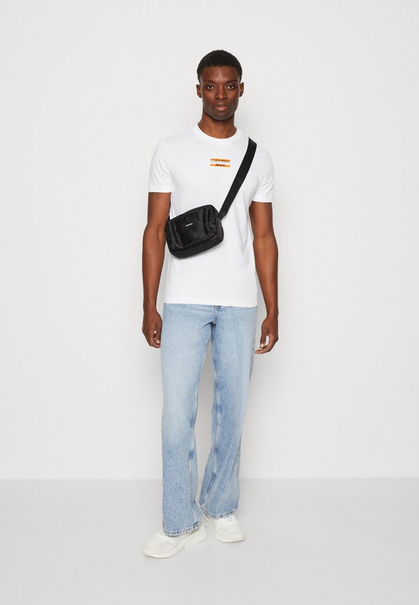 Calvin Klein MUST T CAMERA BAG UNISEX Umhängetasche black/schwarz Zalando.ch