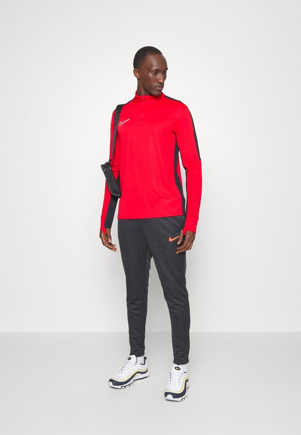 air max plus overbranding