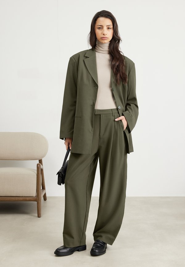 Coach POLISHED PEBBLE LEATHER TABBY SHOULDER BAG 20 Handbag black