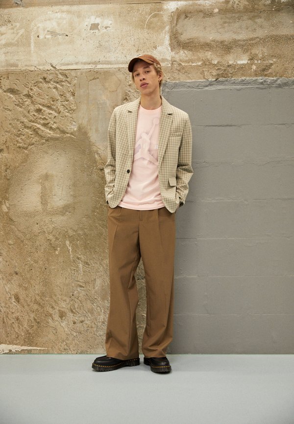 Nike Sportswear CLUB UNISEX Pet khaki/white/beige Zalando.nl