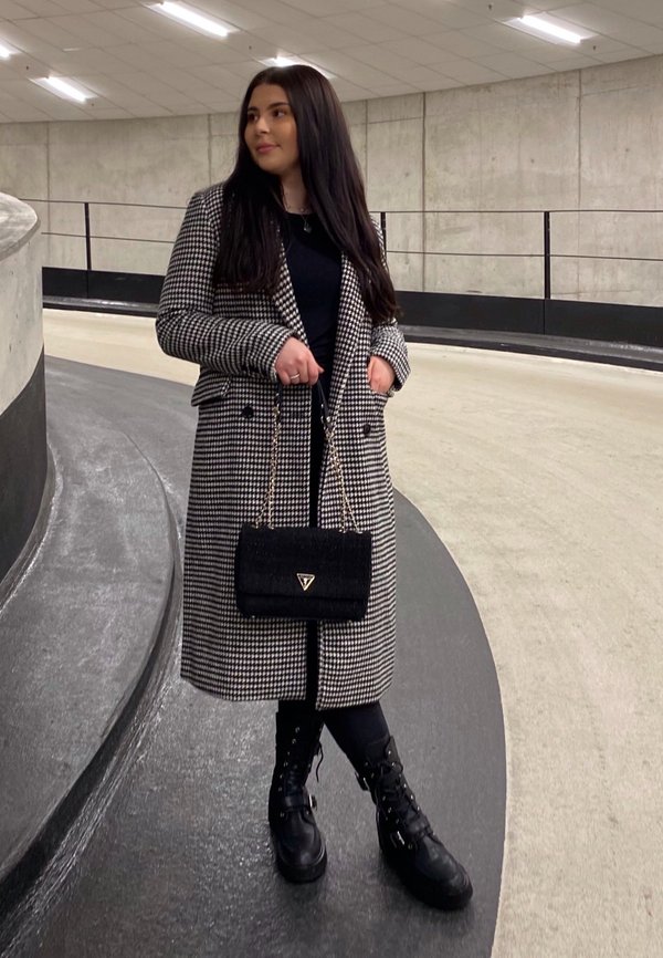 nikola.paulina