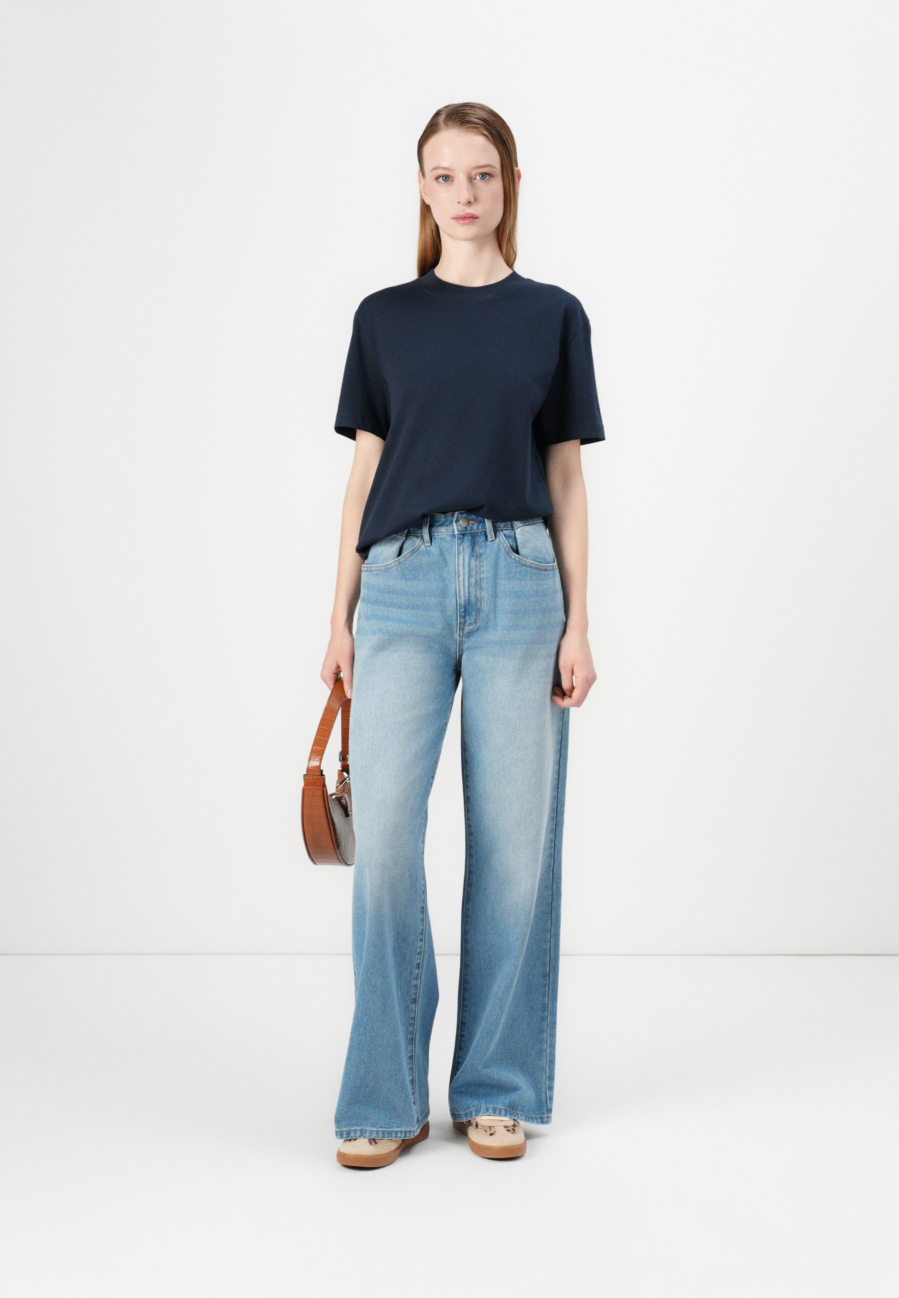 売れ筋商品|||ウィークデイ Tシャツ レディース トップス DANYA BOXY - Basic T-shirt - dark blue perfect boxy t-shirt - Dark Blue | Weekday WW