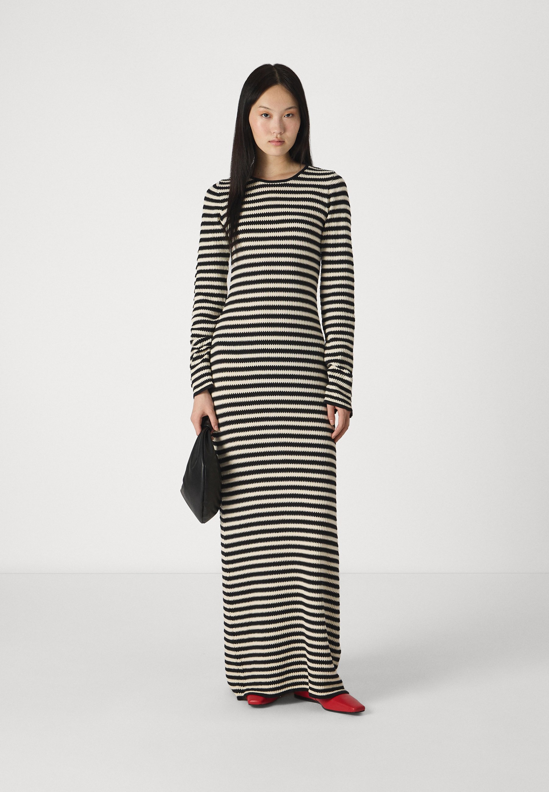 ワンピース Pinko SASSOLUNGO LONG DRESS IN COLOURED STRIPED KNIT Pinko Sassolungo Dress With Round Neck And Long Sleeves In