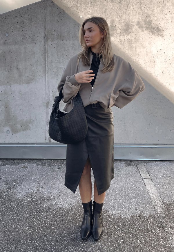 lara__brucker