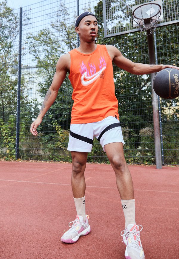 Nike Performance GIANNIS IMMORTALITY 3 Basketball shoes malachite/medium soft pink/green