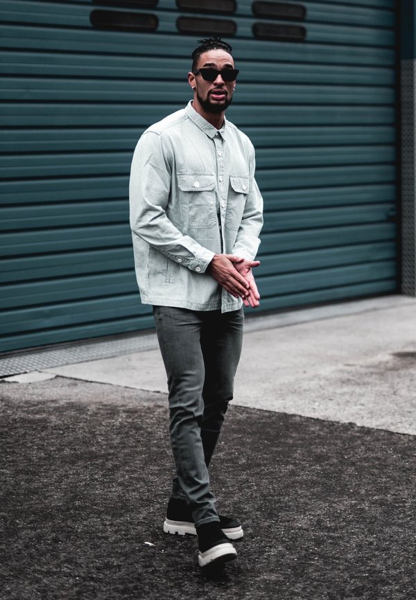 Lee