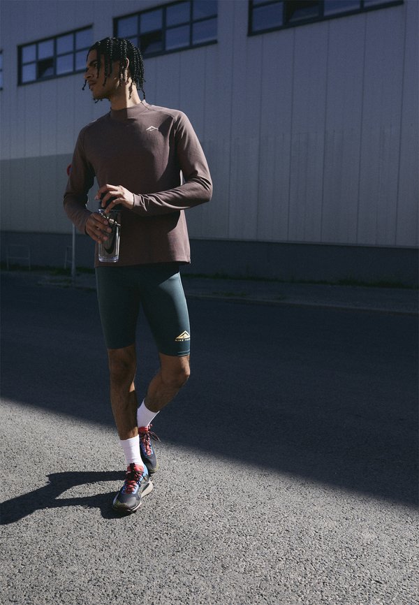 Nike Performance GIANNIS IMMORTALITY 3 Basketball shoes malachite/medium soft pink/green