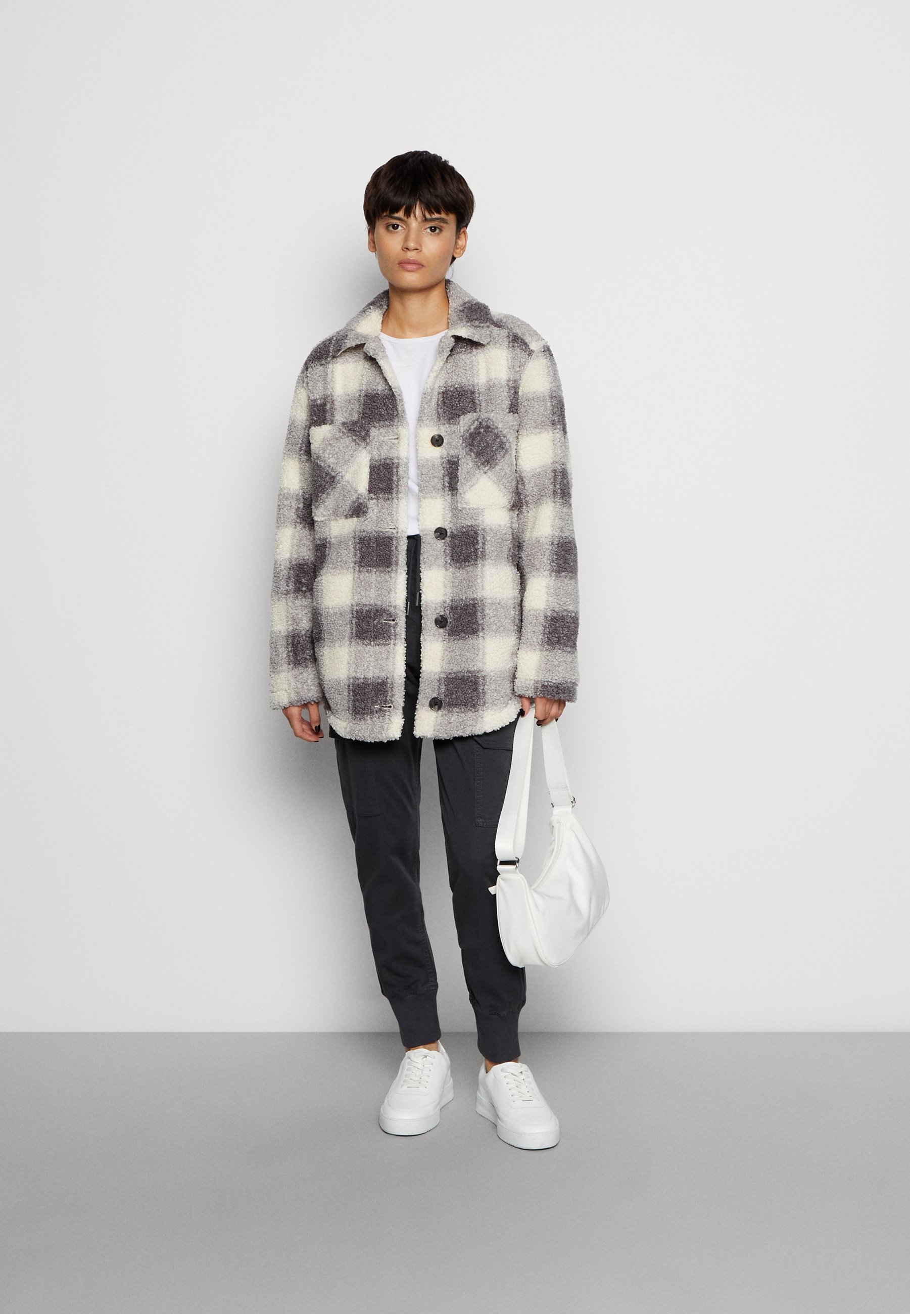 VERO MODA T-shirt VMPAULA van katoen zwart VERO MODA T-shirt VMPAULA van katoen zwart