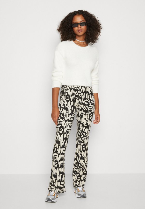 ONLY ONLGRID LUA FLARED PANT Stoffhose black/schwarz Zalando.ch