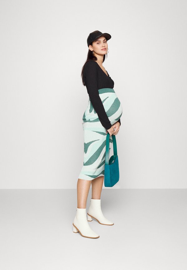 Pieces Maternity Langarmshirt black/schwarz Zalando.at