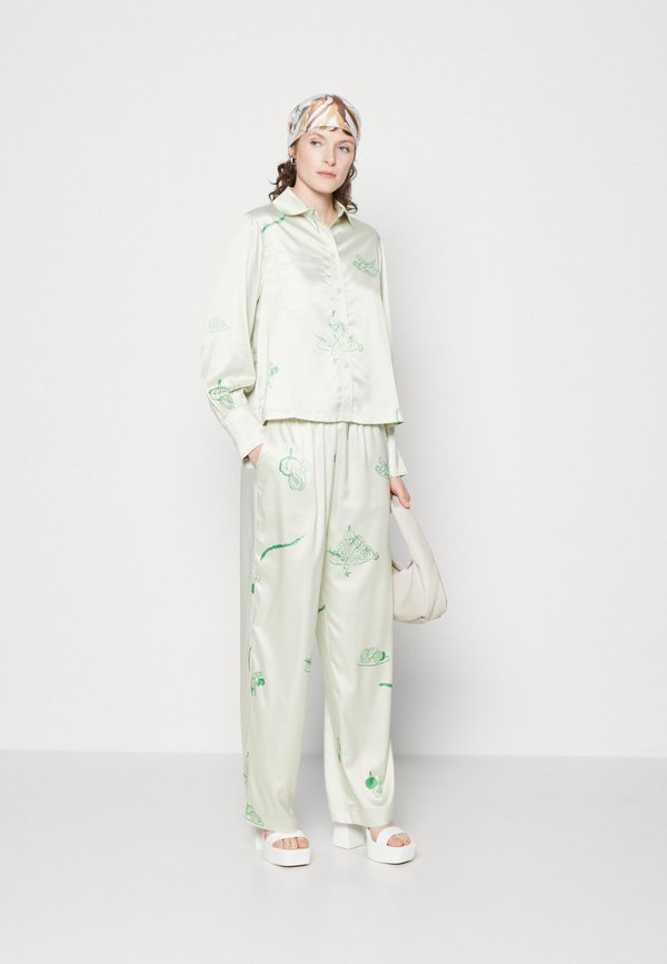 Shanila sjaal- handgemaakt en geborduurd -sea green garden- one of a kind! main image 0