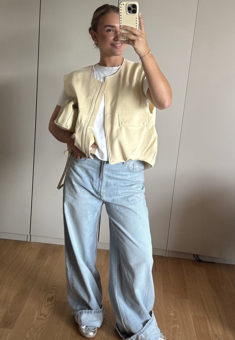 lara__brucker
