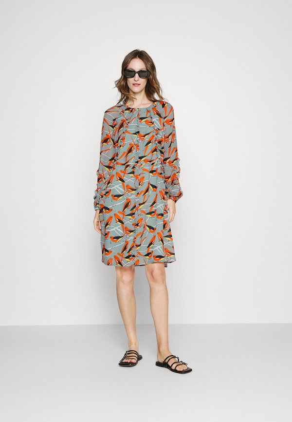 Alexander McQueen AM0404S Sunglasses black/grey/black Zalando.co.uk