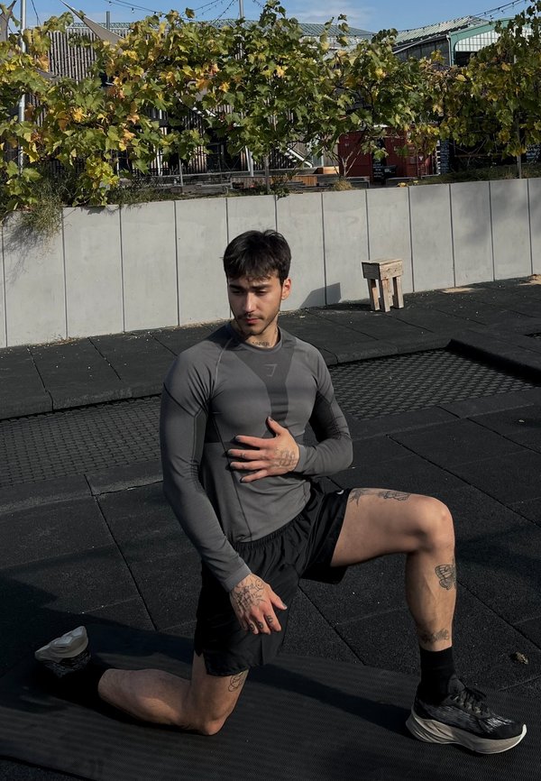 nike performance everyday cush crew