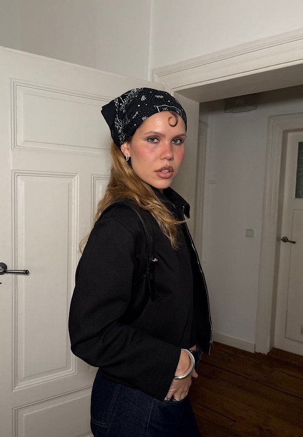 izzycarmeliarose