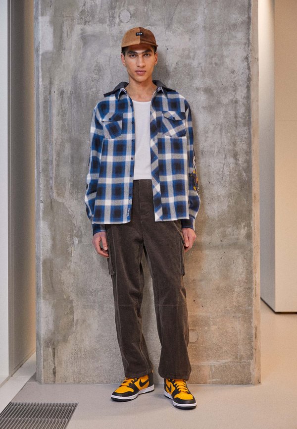 Primitive GENSIS PANTS Cargo trousers black Zalando.ie