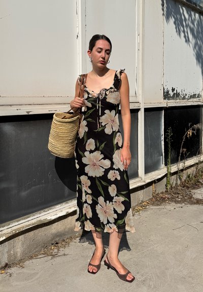 Robe Chemisier Mango Noir Floral En Viscose - Taille L, Occasion En Très Bon état