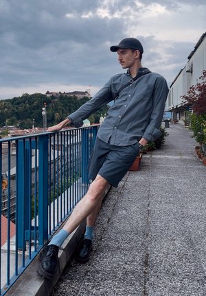 ARIAT Cappellino Da Uomo 6 Pannelli: Stile Robusto Con Visiera Nera E Toppa Marrone Chiaro
