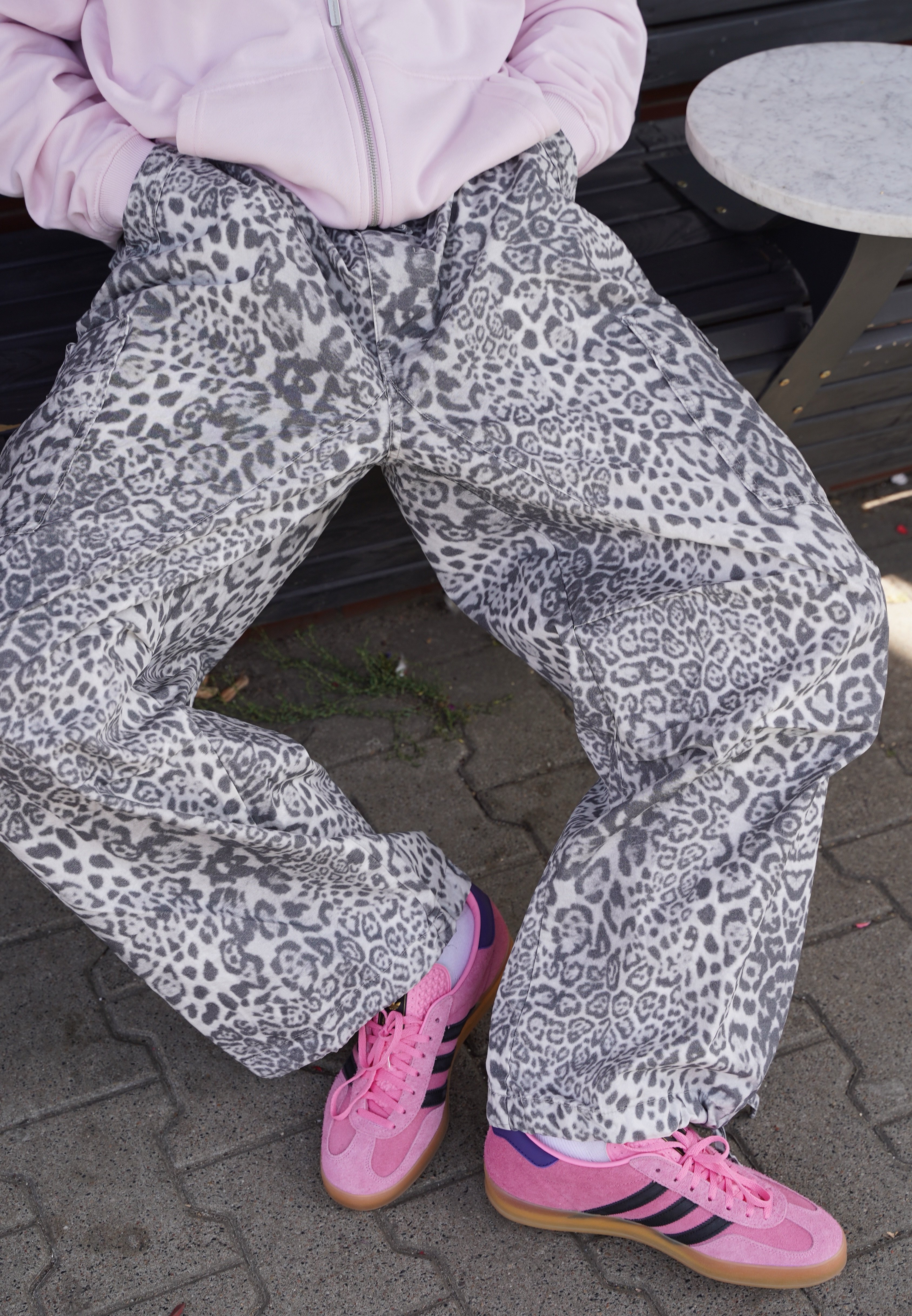 Jaded London SNOW LEOPARD PARACHUTE PANTS UNISEX - Cargo