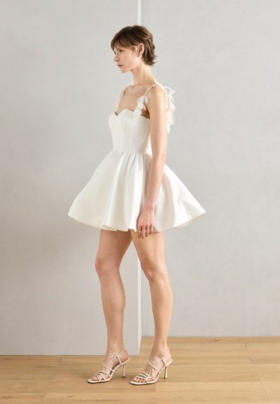 calvin klein white denim dress Calvin Klein Overall Dress Y2k White Bib Dress Mini Dress Pinafore Overalls Dress Retro Hipster Jumper Normcore Summer Vintage 00s Small