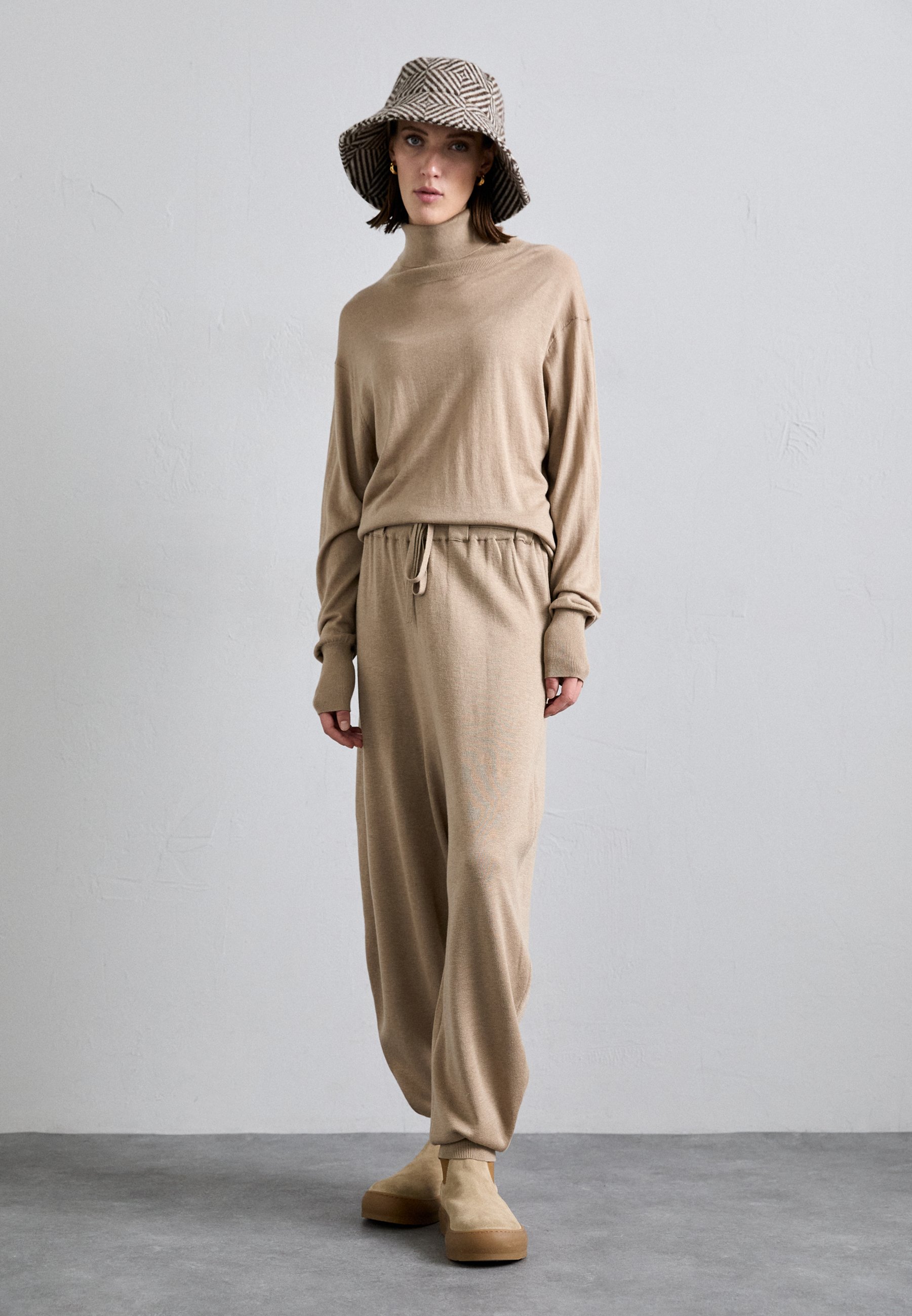 パンツ Aeron Zima - Leather Cuffed Pants AERON ZIMA PANTS - Leather trousers - black - Zalando.co.uk