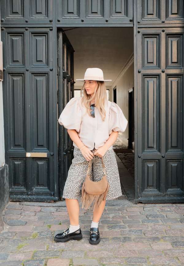 lara__brucker