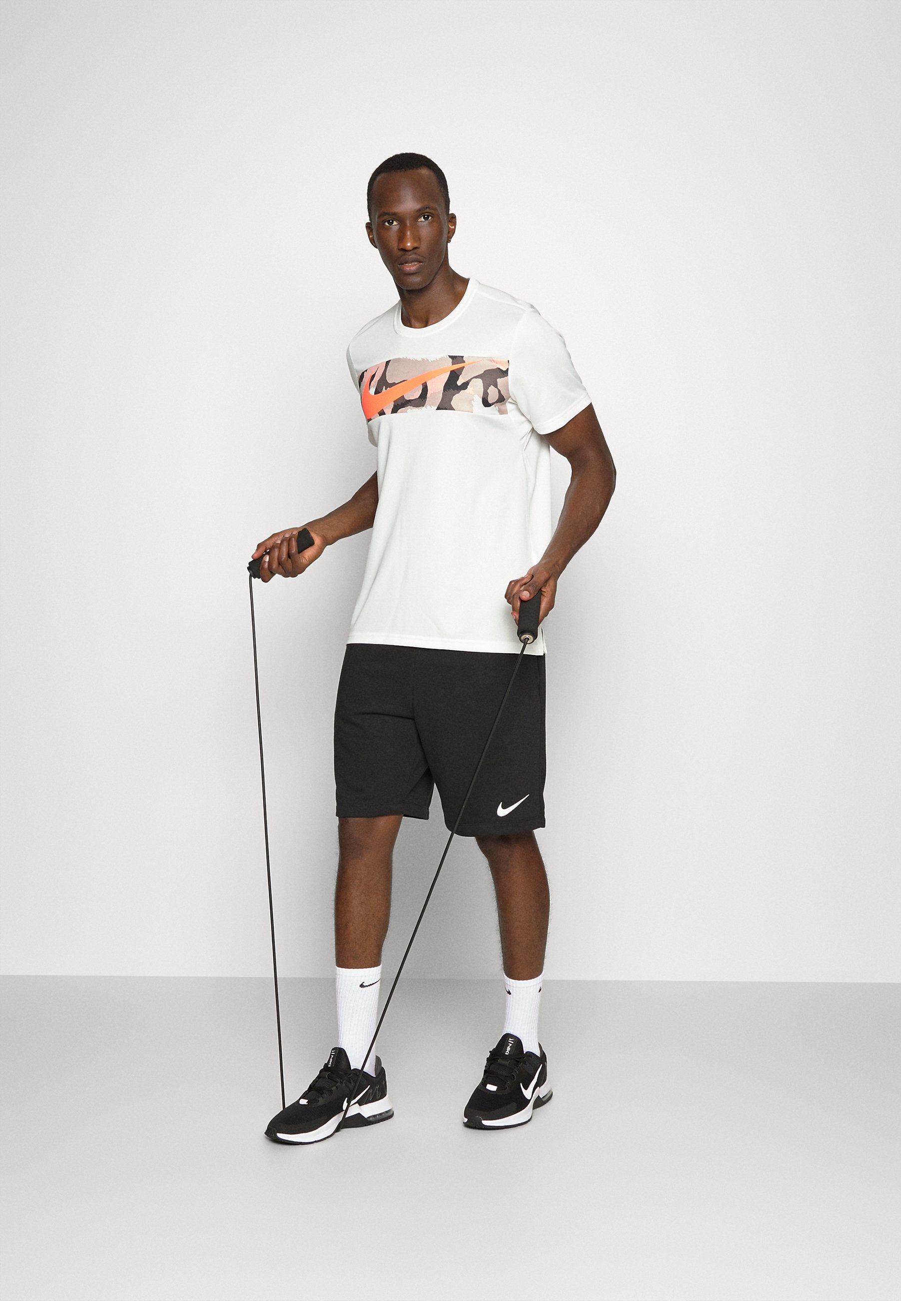 Nike Performance ACADEMY - Sports 