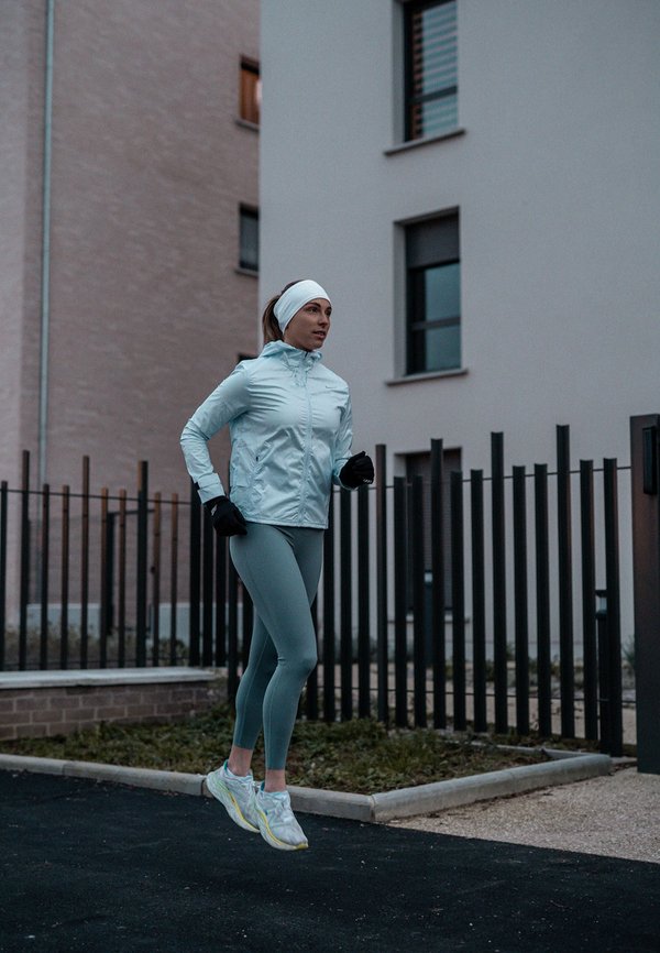 Nike Performance WOMENS ESSENTIAL RUNNING HEADBAND AND GLOVE SET