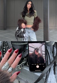Top court vert texturé avec manches en fausse fourrure marron, jean bleu déchiré, sac à main noir avec chaînes, ongles rouges et bagues en argent.