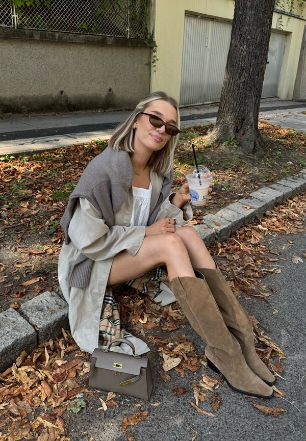 Weeklyalina