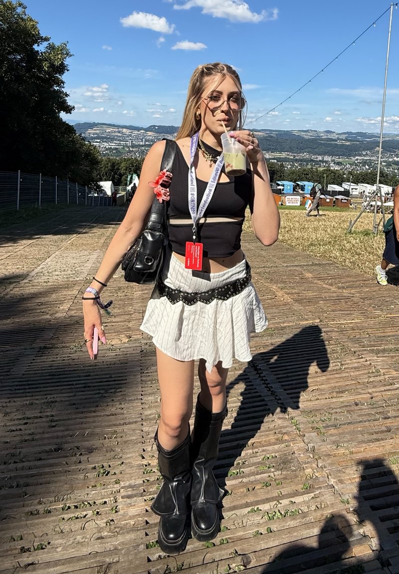 whosayla_