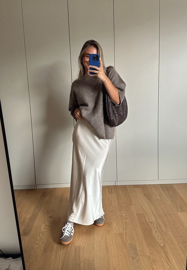 lara__brucker