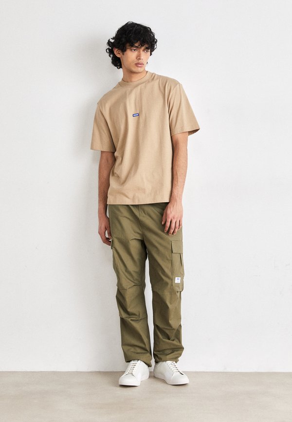 Pantaloni Casual Ellesse Squadron – Vita Elasticizzata Con Coulisse, Logo Ricamato, Tessuto Comodo E Resistente