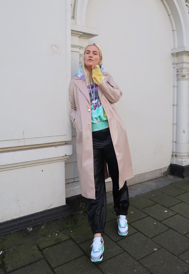 girlonkicks