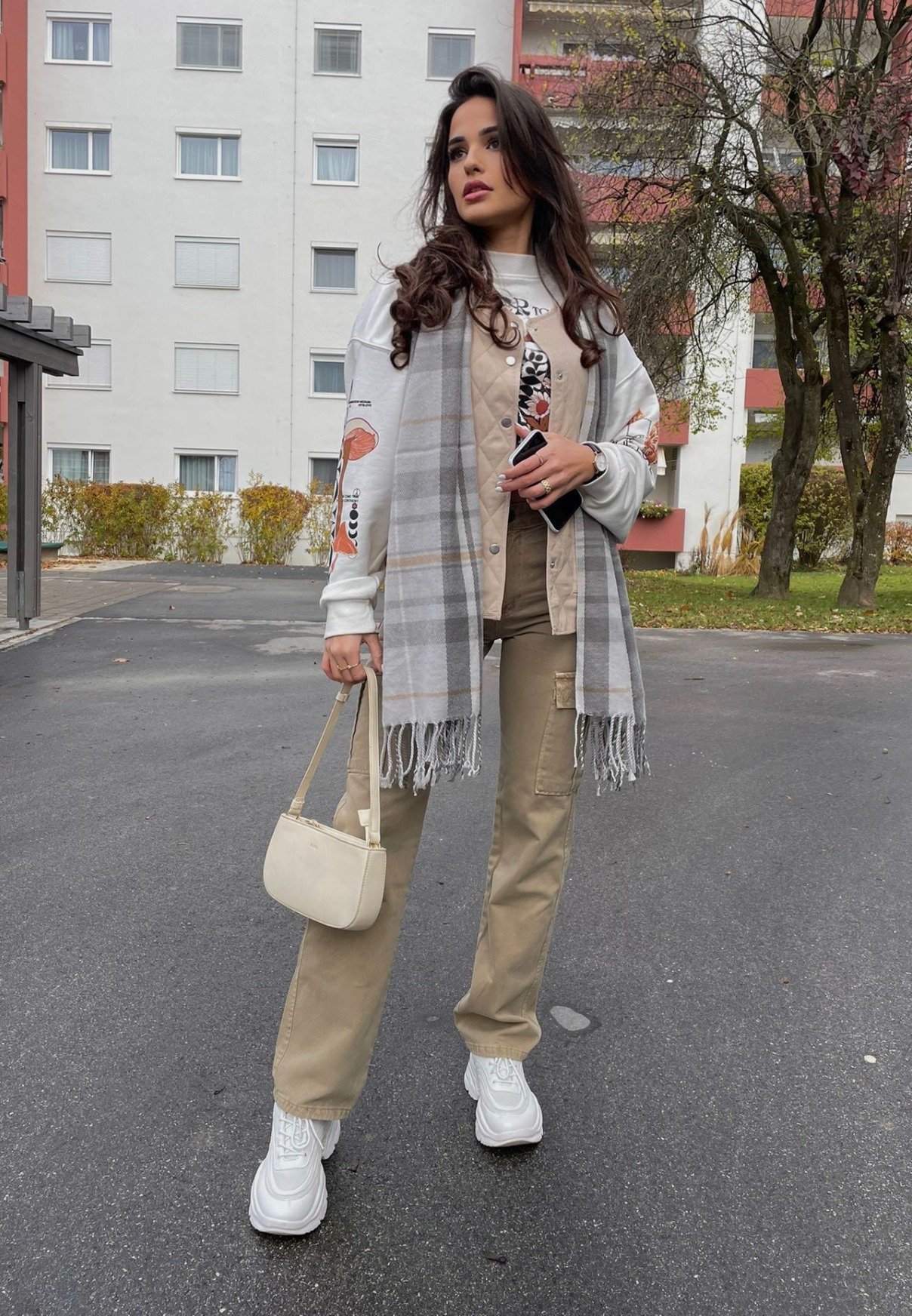 Pantaloni da donna Stradivarius beige | Disponibili su Zalando