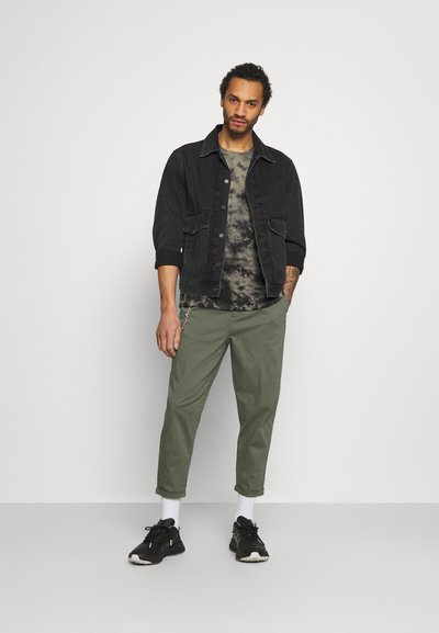 Adidas Originals Ozweego Helmet Closed Shoes Sneakers Laag Cblack Greone Ftwwht Zwart Zalando Nl