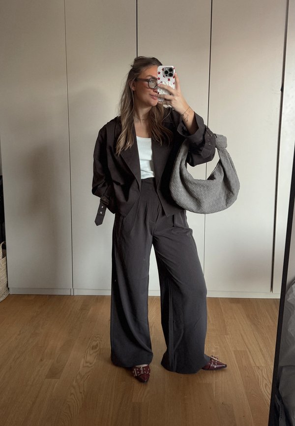 lara__brucker